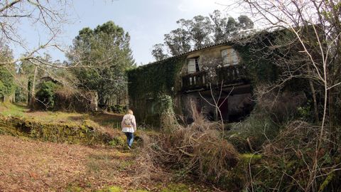 Un recorrido por la aldea abandonada de Mato, en Noia