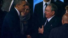 Saludo hist�rico entre Obama y Ra�l Castro