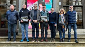 El alcalde de Ames, Blas Garc�a, y la concejala de Deportes, Susana Se�or�s, recibieron a representantes de la Asociaci�n Internacional de Ultrarunners (IAU).