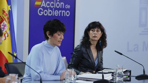 Las ministras de Inclusi�n, Seguridad Social y Migraciones y portavoz del Gobierno, Elma Saiz, y de Igualdad, Ana Redondo.