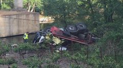 Muere un camionero al precipitarse desde un puente en Quiroga