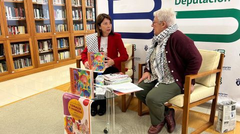 Sol Agra, deputada, e Caridad Camarero, autora da obra ilustrada 