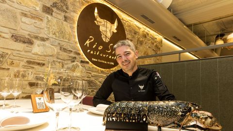Marcos Seoane, gerente del asador Ro Sil, en Carballo