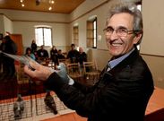 Benito P�rez Soto � un gran afeccionado �s pombas desde que ti�a trece anos.