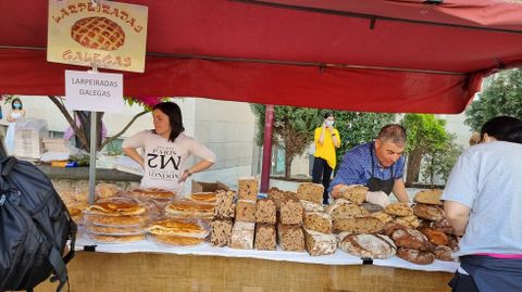 La Festa dos Maios de O Barco incluy una feria de artesana