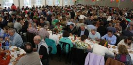 La iglesia de Calvos se qued� peque�a durante la misa, y a la comida fueron trescientas personas. 