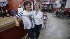 Bego�a Sarandeses y su madre Carmen S�nchez, en Casa Elvira