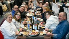 Este a�o, por primera vez, el Lal�n Arena se convirti� en comedor en el que sirvi� cocido.