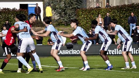 Los jugadores del Celta Fortuna, durante el duelo de este s�bado frente al M�rida en Barreiro.