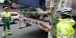 Los cascos se han incorporado a la rutina diaria en la recogida de basura, pl�stico y cart�n.