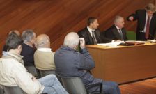 Los acusados, ayer en el Juzgado de lo Penal 2 de A Coru�a. 