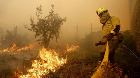 Los servicios de extincin se centraron en tratar de impedir que ardiesen casas