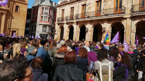 Concentraci�n frente al ayuntamiento de Oviedo