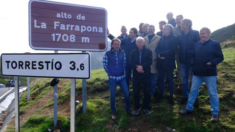 El consejero de Medio Ambiente, Vivienda y Ordenaci�n del Territorio este lunes en la inauguraci�n de la carretera