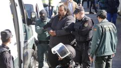 La Guardia Civil registra la casa de Marino Gim�nez, hermano de Sina�, detenido junto a su novia en Tomi�o