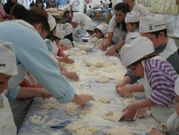 Obradoiro infantil de pan de Carral en una edici�n anterior.