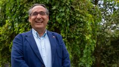 Alfonso Moreno ante la sede de Caritas en Vigo, institucin que dirige desde hace un mes.