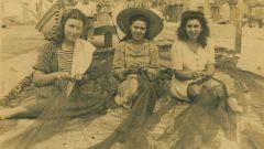 Mujeres trabajan con redes en Panx�n