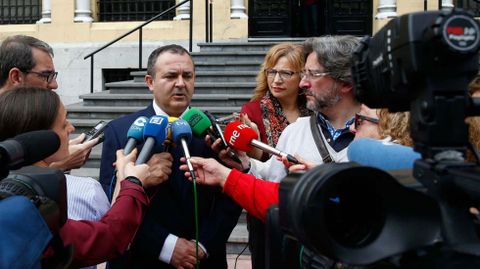 El consejero de Empleo del Principado, Isaac Pola, atiende a los medios.El consejero de Empleo del Principado, Isaac Pola, atiende a los medios