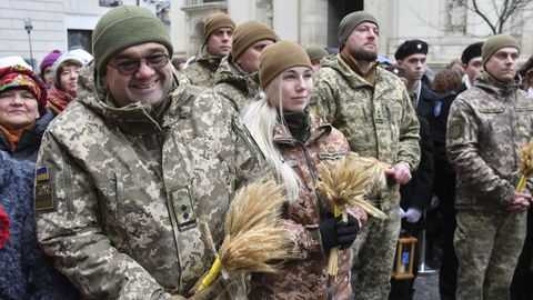 Militares en un desfile navide�o en la ciudad ucraniana de Le�polis.