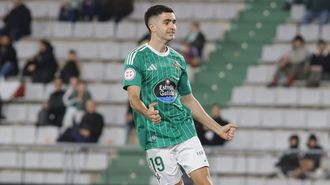 Azkune lamentando la ocasi&oacute;n marrada frente al Real Madrid Castilla.