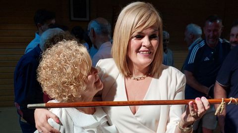 Digna Rivas (PSOE), nueva alcaldesa de Redondela, con su madre
