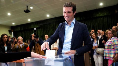 El presidente del PP, Pablo Casado, vot en el Colegio Nuestra Seora del Pilar de Madrid