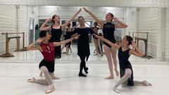 Paula de Castro, en el centro, con algunas de las alumnas que asistieron al curso