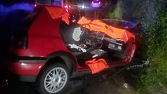 El techo del coche tuvo que ser retirado para excarcelar a la conductora