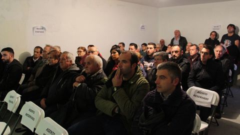 P�blico asistente � presentaci�n do documental
