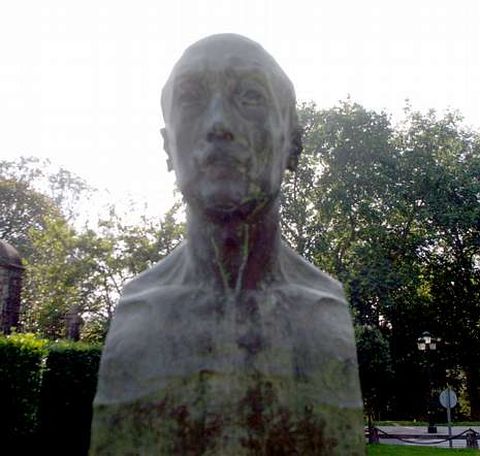 La escultura desaparecida.