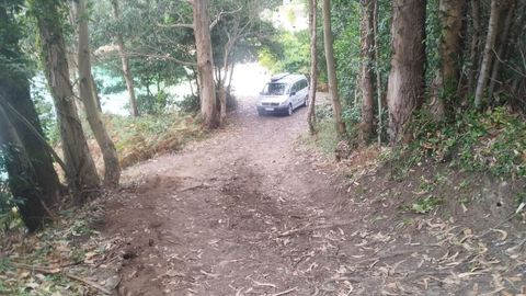 El conductor accedi� con la furgoneta casi hasta las escaleras de acceso a la playa, pero despu�s no lograba subir