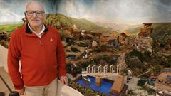 Hortensio G�mez, de 75 anos, leva unha d�cada montando a aldea do Bel�n de B�goas da Terra con Cruz Penso e Fanego