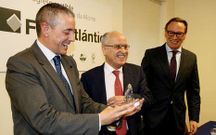 Pita, Oliete y V�zquez intercambiaron regalos conmemorativos. 