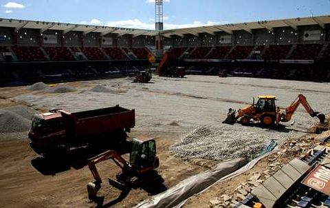 Seg�n el PSOE, las obras de Pasar�n costaron un 150 % m�s que el precio de adjudicaci�n.