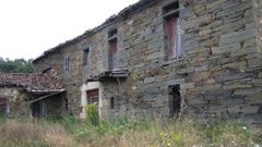 Ruinas de un edificio del antiguo priorato de Doade, en el actual municipio de Sober