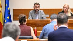 El director de la Oficina Econ�mica de la Presidencia, Jos� Sicre, informa en la Junta General, sobre el proyecto del Centro Deportivo Asturias Sports City