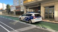 Un coche de la Polic�a Local de Lugo, estacionado en la zona de O Casti�eiro.