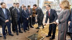 El ministro �scar L�pez en el acto de inicio de las obras junto a Abel Caballero, David Regades y Carmela Silva.