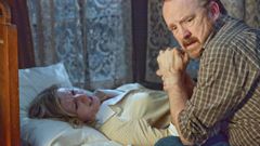 La actriz Carrie Anne Fleming junto a Jim Beaver en un cap�tulo de �Supernatural�