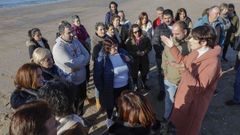 Ana Pont�n, en Rianxo, junto a profesionales del sector.