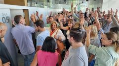 Los ediles del PP tuvieron que votar en el pasillo ante la falta de espacio en la sala.