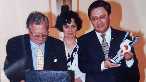 �nega tambi�n fue pregonero de la Festa da Troita de A Pontenova. En la foto, con el exregidor, Enrique Fern�ndez, y la entonces presidenta del CIT, Conchita Garc�a Rodil