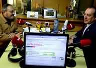 Xan Garc�a y Manuel Valeriano Alonso, ayer en Radio Voz.