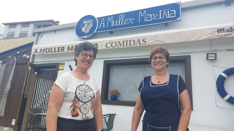 María José Armada (izquierda) e Irene Nebril abrieron hace 14 años A Muller Mariña, en O Porto de Bares (Mañón)