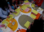 Imagen de un taller de caligraf�a �rabe organizado por Mestura.