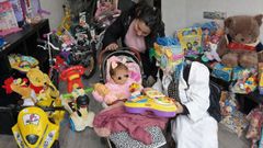 El Club de Leones de A Coru�a Decano reparti� regalos de Reyes Magos a 175 ni�os