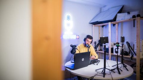 El periodista Javier Fern�ndez en El Estudio