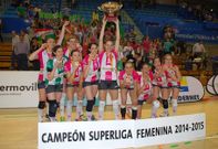 Noelia S�nchez, segunda por la izquierda en la primera fila, celebra el t�tulo con sus compa�eras.