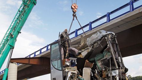 El autobus siniestrado en Avils